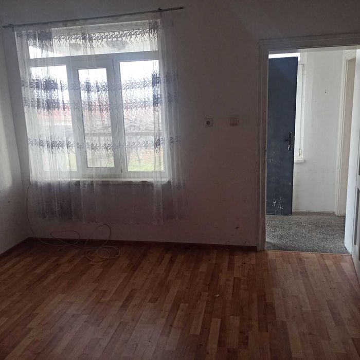 Къща в с.Енина на 2 ет. с двор 520 кв.м.
