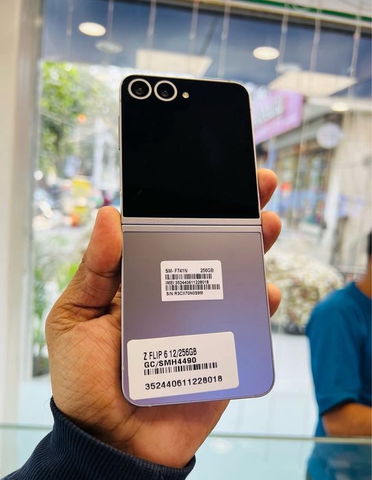 Samsung Z Flip 6 • impecabil • 256 GB • 100 % Bateria