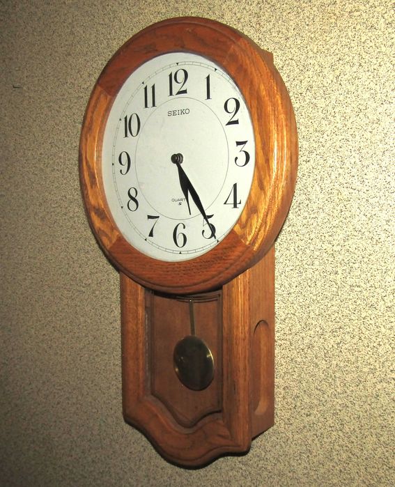 Стенен часовник с махало Seiko