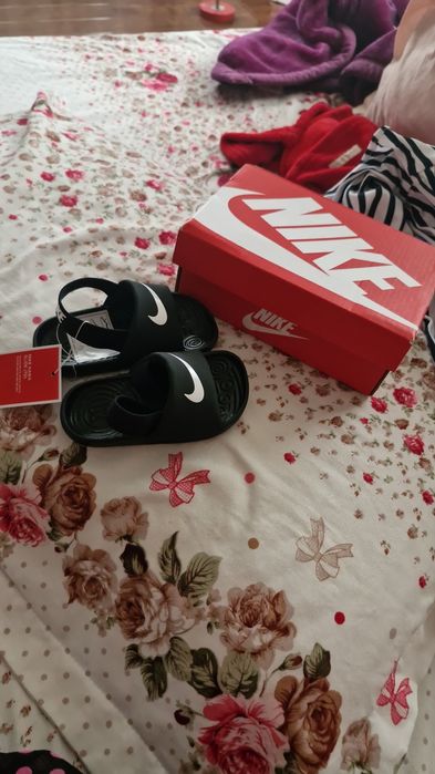 De vânzare sunt noi