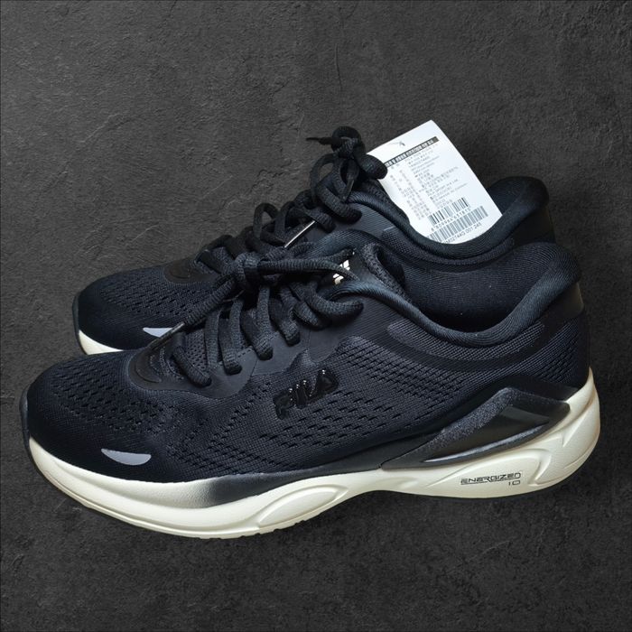 Продаю кроссовки FILA