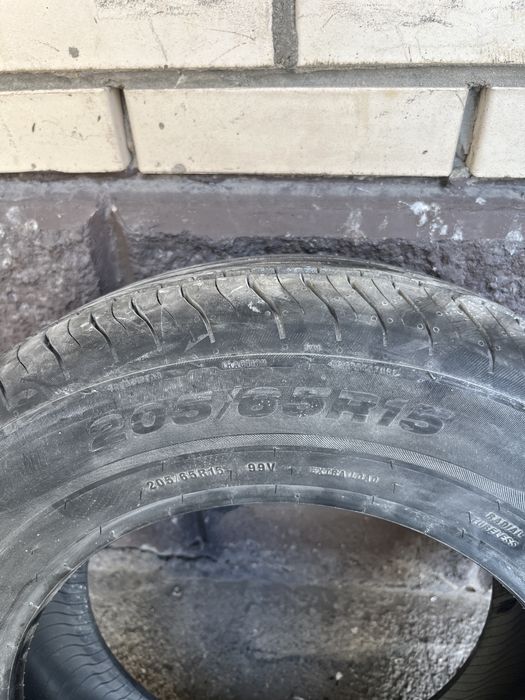 Шины 205/65R15 новыйе