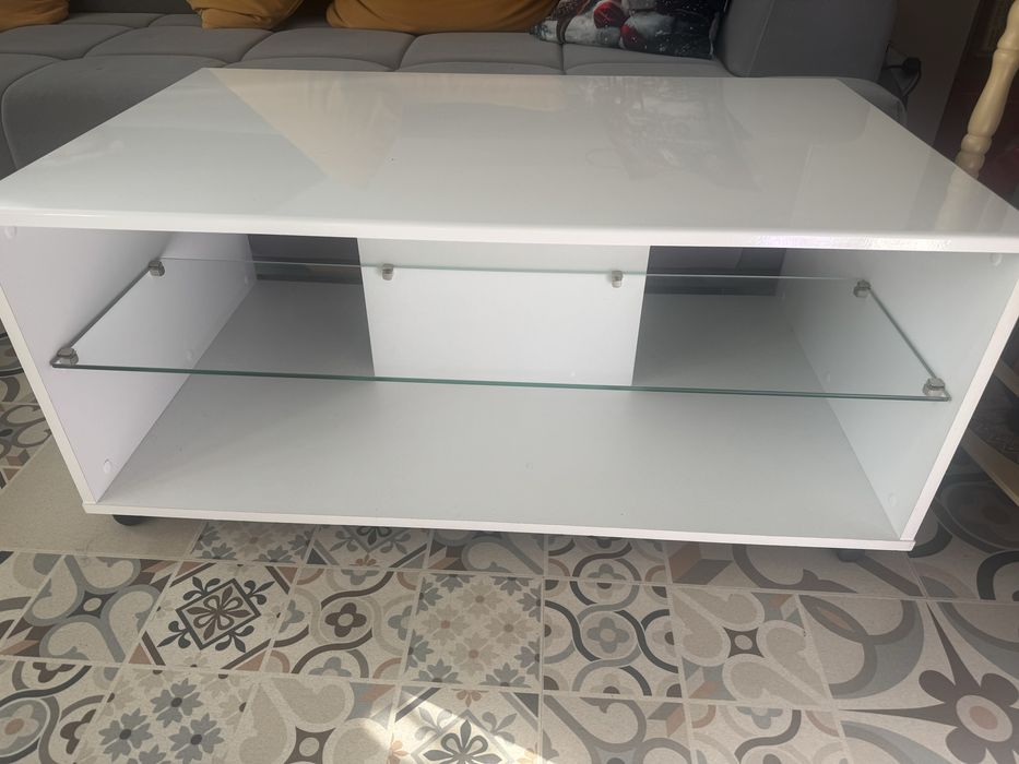 Бяла холна маса.