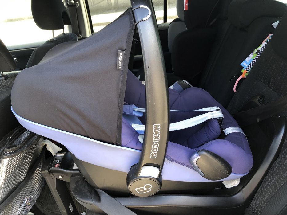 Maxi cosi столче с база