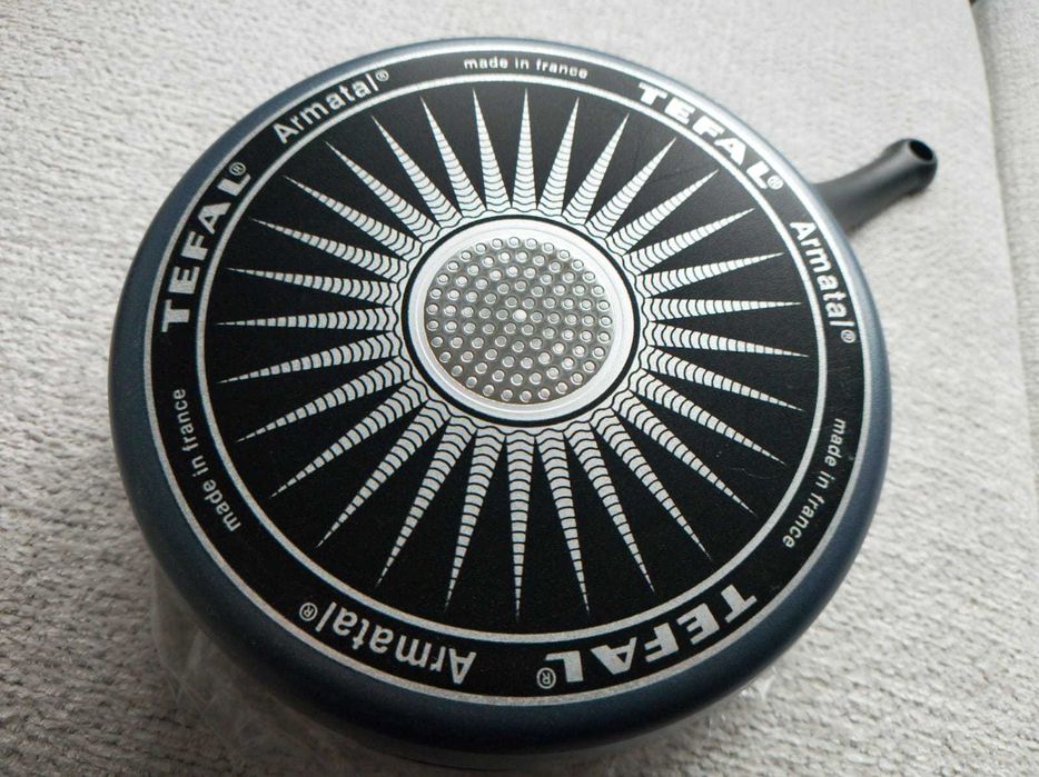 Tigaie Tefal,24 cm,cu capac,nefolosita.Nu este pt inductie.Made France