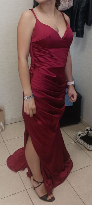 Червена рокля за повод