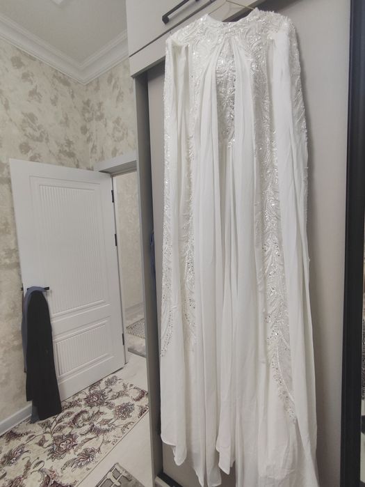 Hijobli kelinlar uchun Abaya . Toʻy libosi