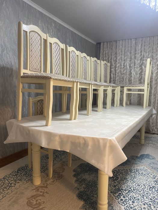 Стол со стульями