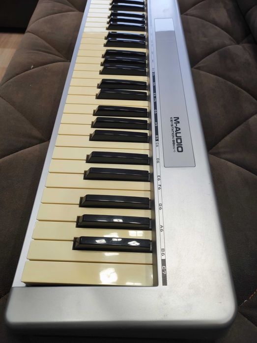 MIDI-Клавиатура M-Audio Keystation 88ES
