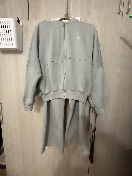 Костюм двоика, серый цвет , брюки широкие, модные