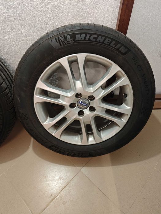 Гуми с джанти Michelin Pilot Sport 4 SUV 235/60 от Волво XC60.