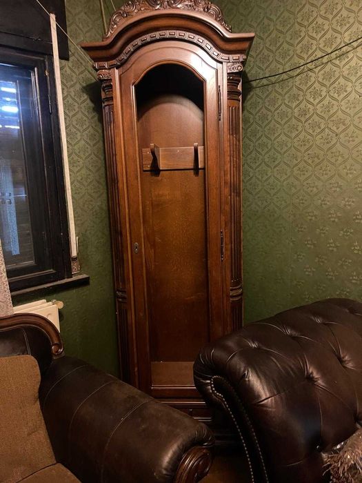 Set mobilier clasic living lemn masiv comoda + oglinda + masa + pendul