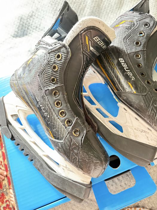 Продам коньки хоккейные bauer m5 pro