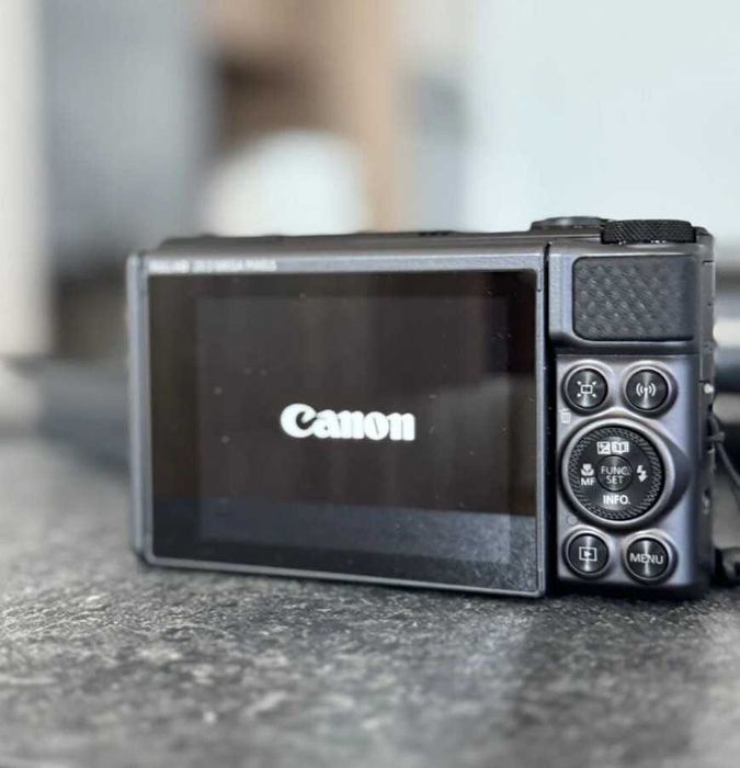 Canon PowerShot SX730 HS ултра компактен фотоапарат цифрова камер с 40x Оптичен Зум, Флип екран и състояние КАТО ЧИСТО НОВО