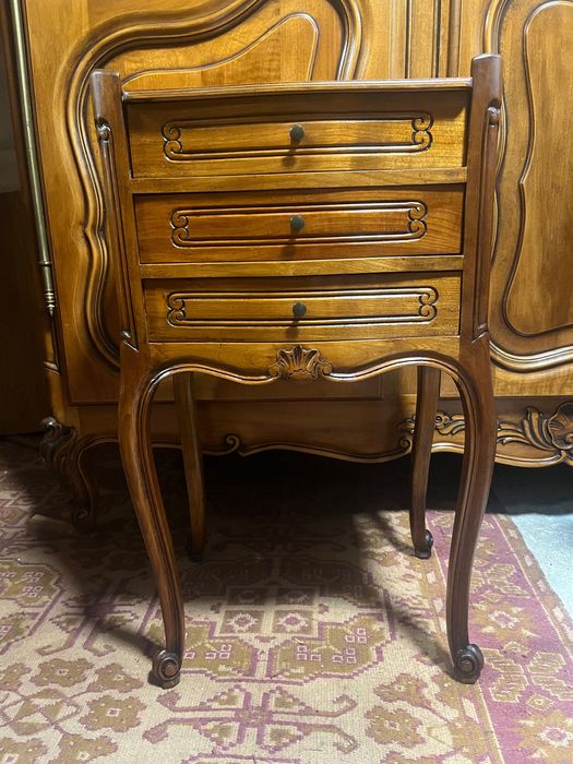 Старинни нощни шкафчета