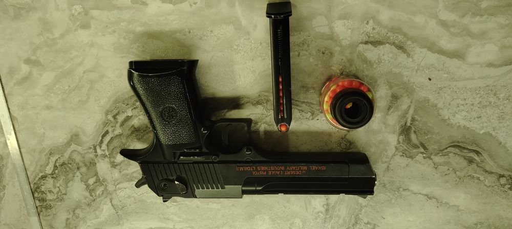 Продам пистолет игрушечный металлический