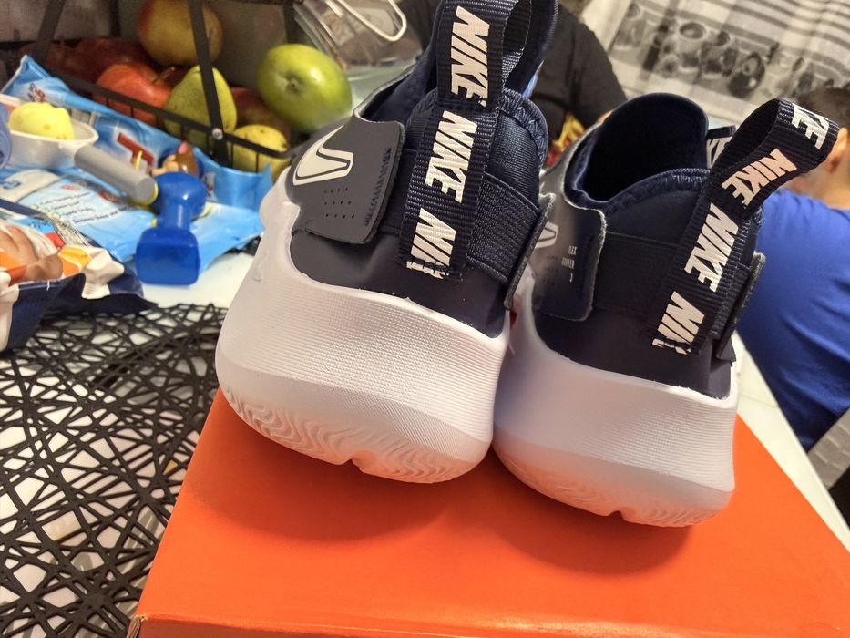 Adidasi nike noi in cutie