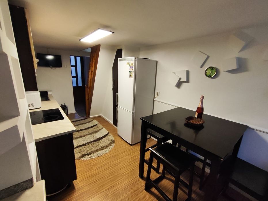Închiriez apartament 1 camera tip studio ULTRACENTRAL cu  loc parcare - RECENT RENOVAT
