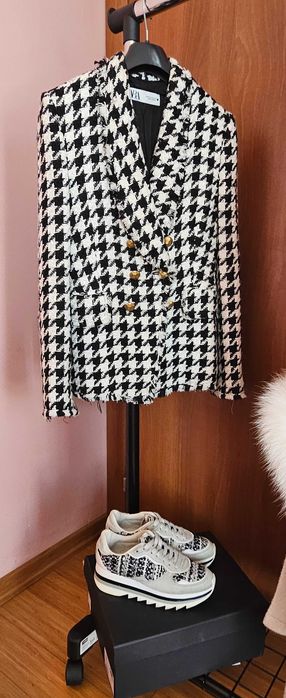 Сет сако от букле и сникърси на Zara