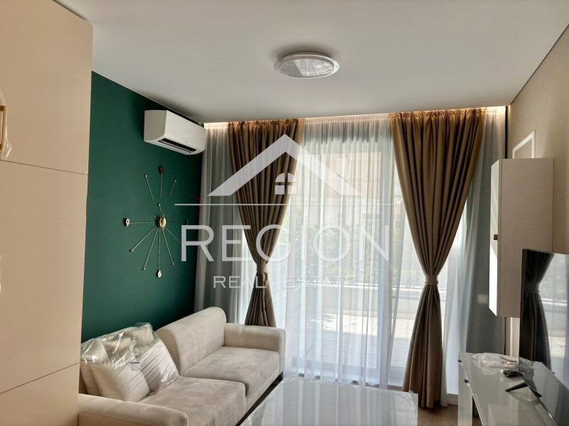 Дава се под наем Двустаен апартамент в к.к. Св.Св. Константин и Елена - 81 кв.м за 950 € - Снимка #3