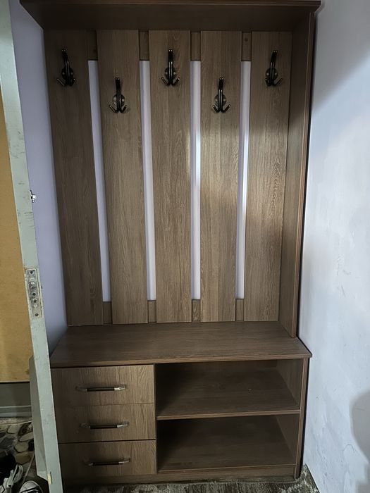 Гардеробная вешалка в коридор