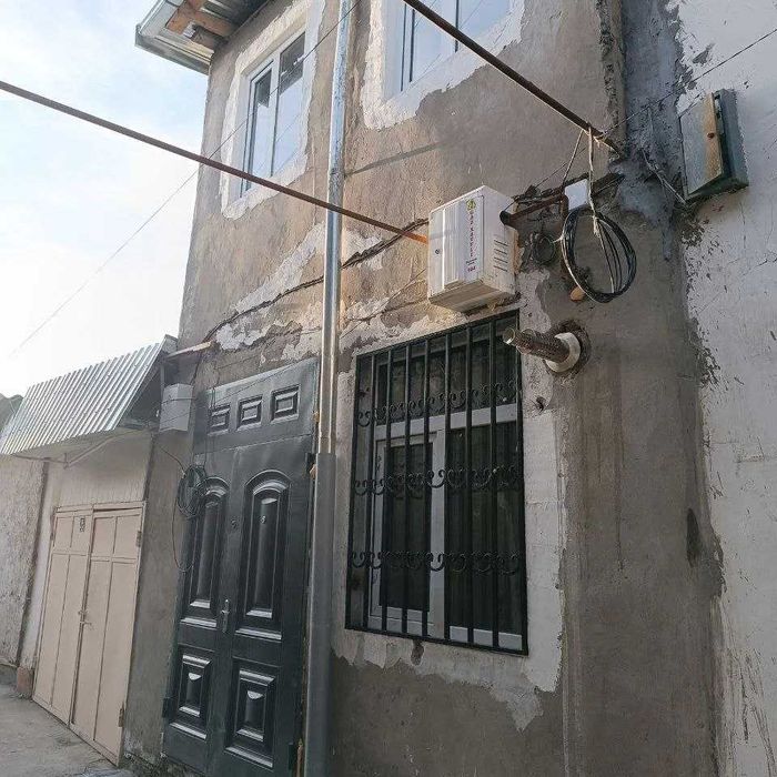 Uy sotiladi sroʻchna! Shaxar sentridan arzon narxda ishonchli uy!