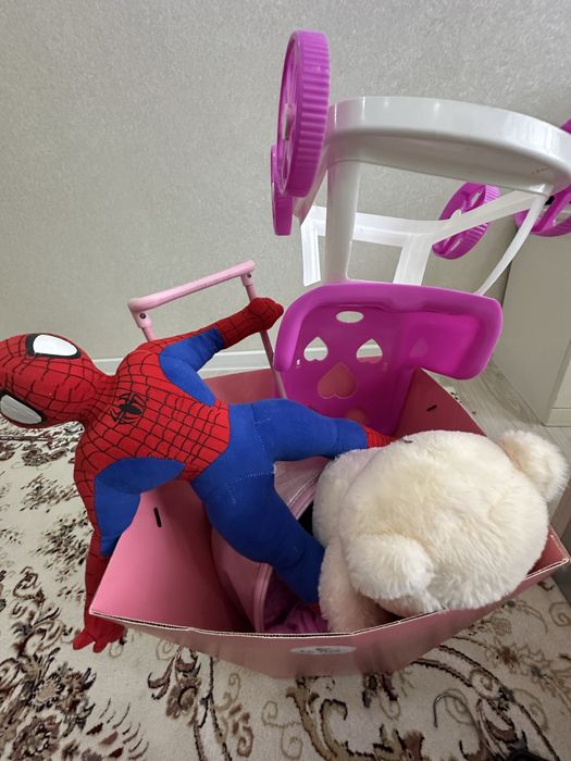 Ойыншықтар сатылады.