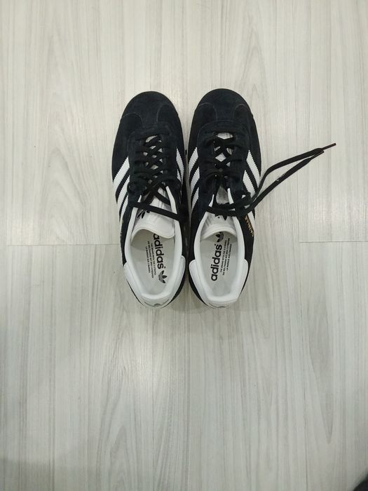 Adidas gazelle black and white