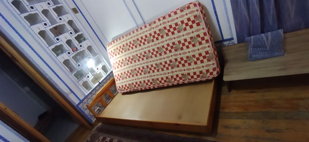 Matras va Spalnaya mebel sotiladi