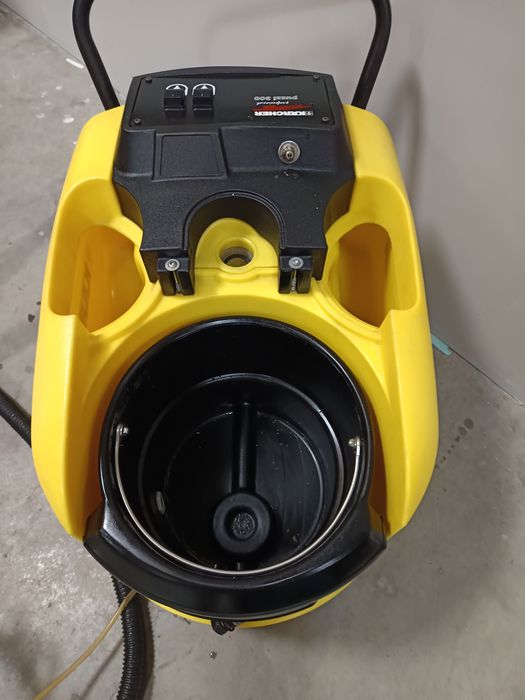 Екстрактор Karcher Puzzi 300