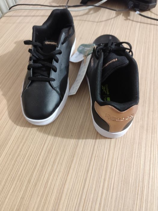Adidasi Reebok noi