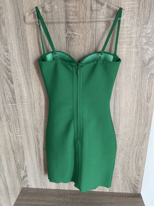 Къса рокля по тялото