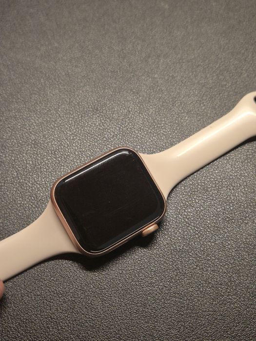 Apple Watch SE  Gold Aluminum Rose Gold 40mm - Sanatate Baterie 81% +