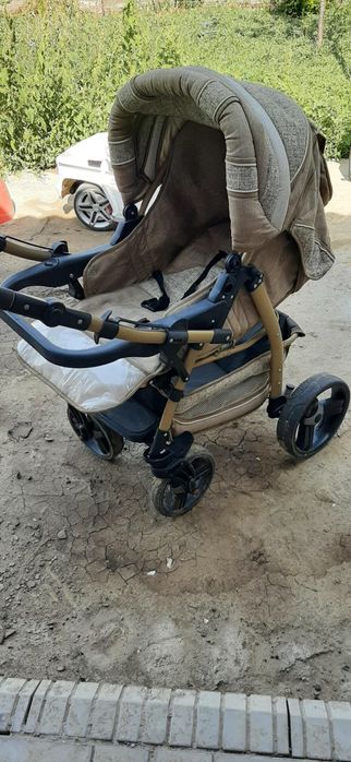 Стульчик для кормления и коляска