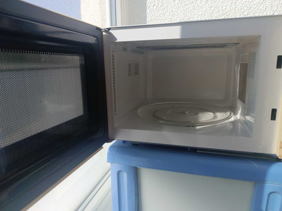 микровълнова печка Electrolux EMS20400W (намалена на 40€)