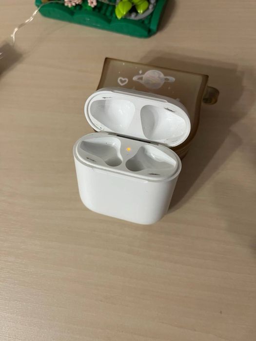 2 кейса, Airpods