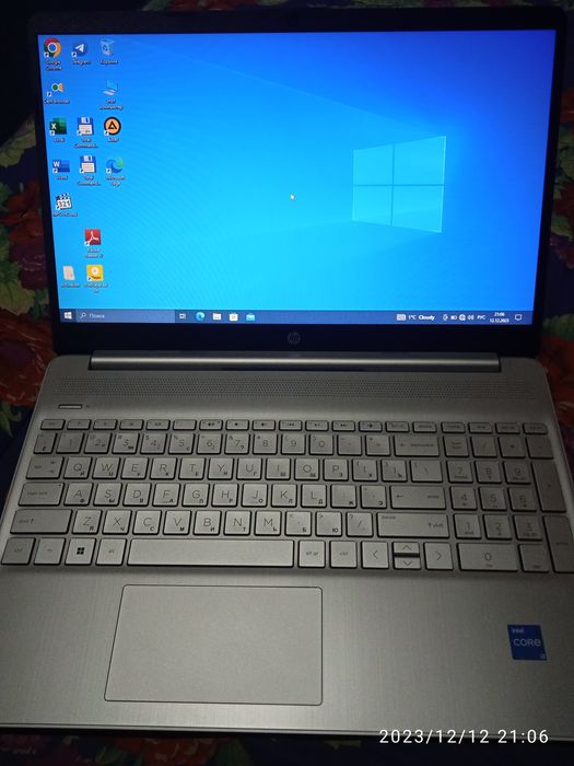 Noutbuk sotiladi tez va arzon narxda