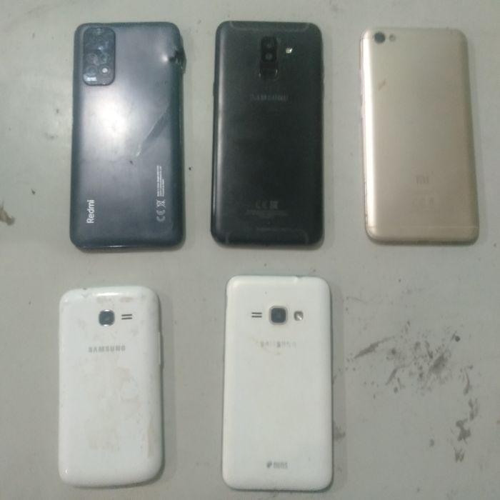 Телефон ар түрлі .