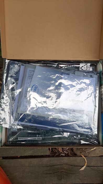 Продам материнскую плату Intel S5000VSA