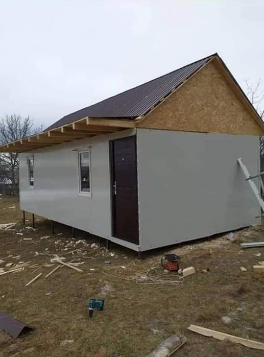 Vand container  si demolez acasa  veche  12x8