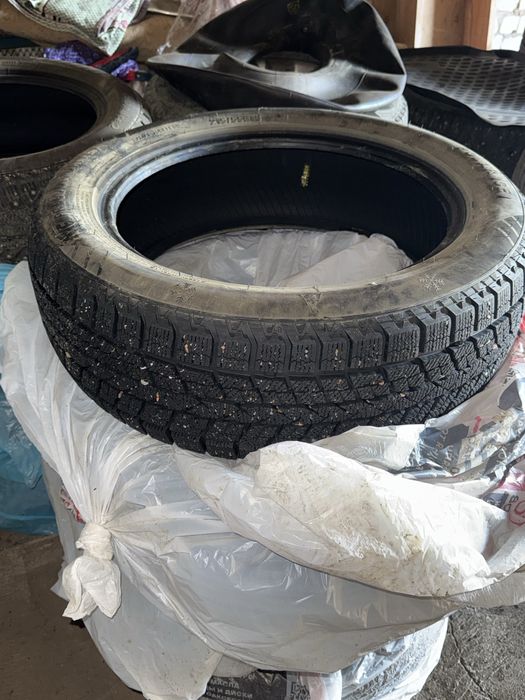 Продам комплект зимних шин