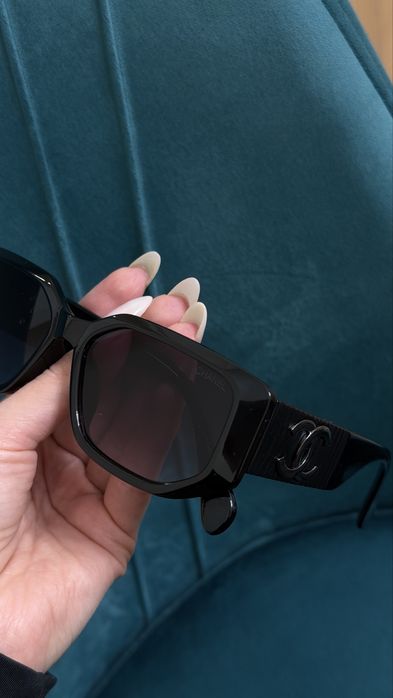 солнцезащитные очки Chanel