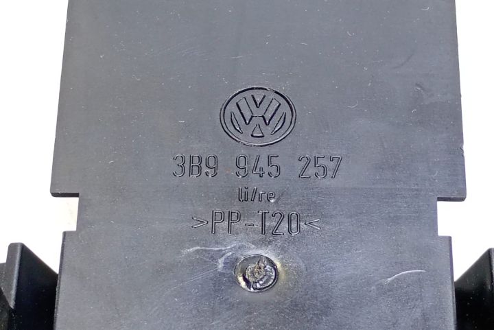 Soclu  stop passat break 3B9945257 Volkswagen VW Passat B5