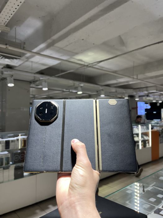 Huawei mate XT ultimate design