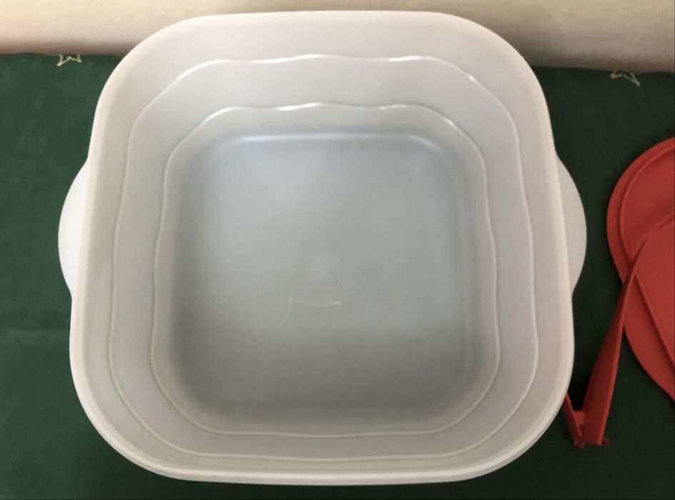 Посуда для торта Tupperware