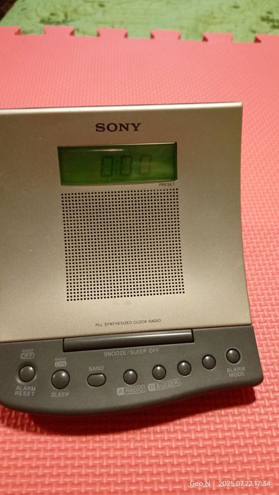 Ceas digital cu radio  Sony ICF C1 si ICF C703