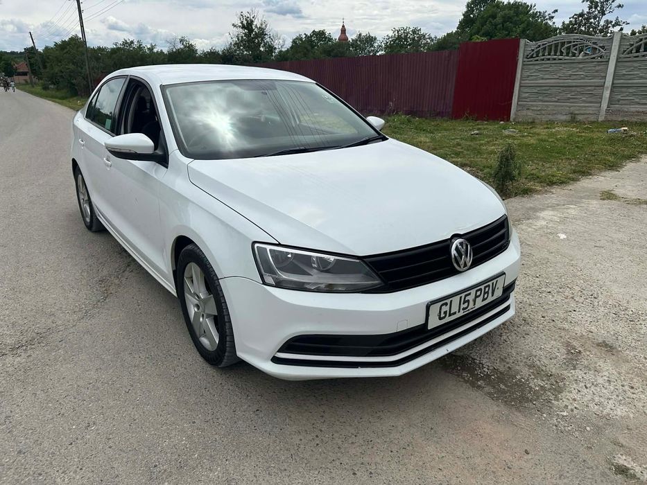 VOLKSWAGEN Jetta