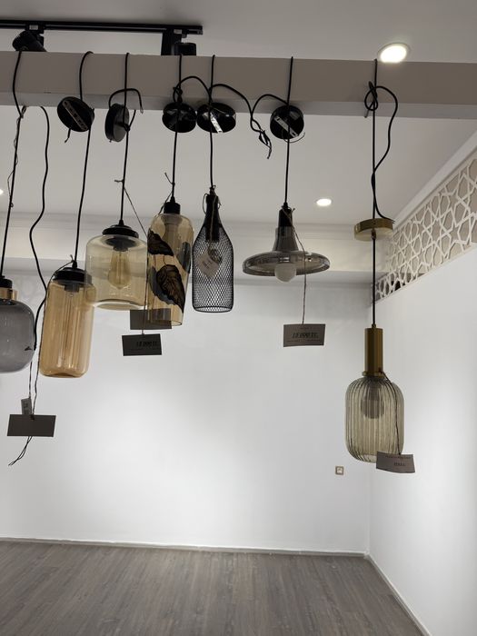 Продаются люстры и светильники