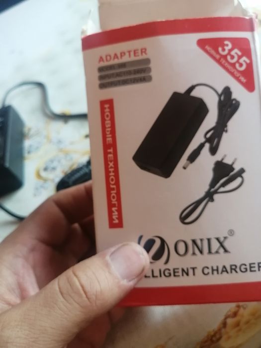 Адаптер зарядка.