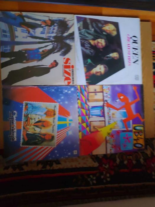 Виниловые пластинки разных жанров.